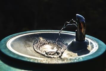 img_waterfountain-at-night