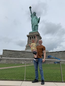 img_brian-next-to-liberty-statue-with-daughter-on-shoulders