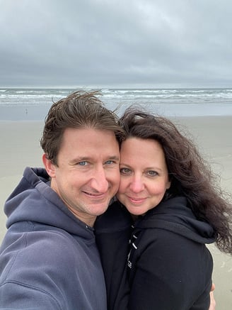 img_margaret-with-friend-on-beach