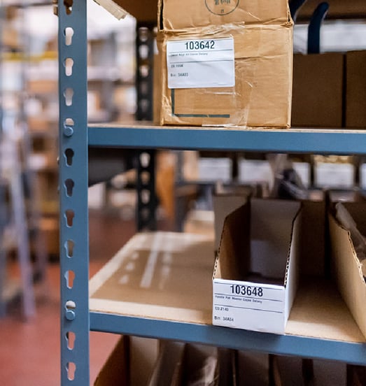 img-lifestyle_warehouse-inventory-box-on-shelf