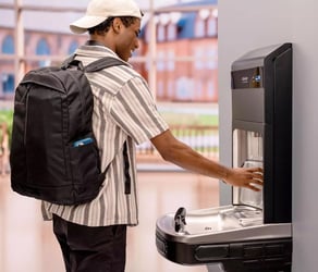 img_man-with-backpack-filling-water-bottle-at-elkay-pro-filtration